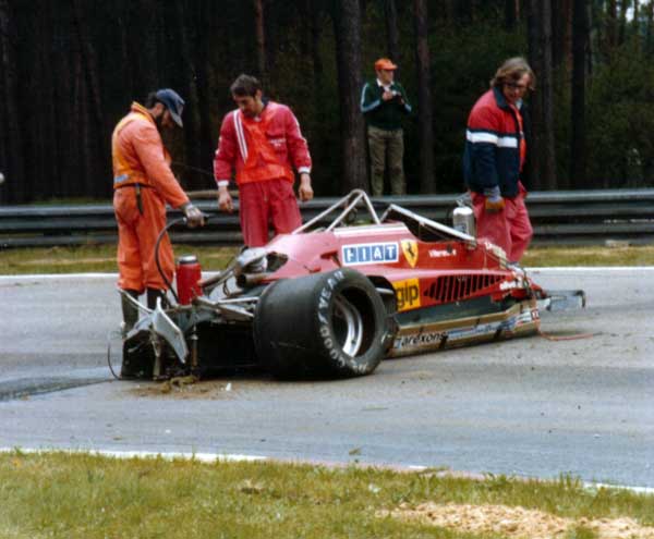 Situação do carro de Gilles Villeneuve após o acidente no qual o cinto se desprendeu do cockpit - by autoandrive.com.br